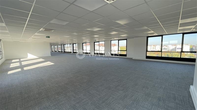 Office in Bussy-Saint-Georges to rent Building Photo- Image 1 of 12