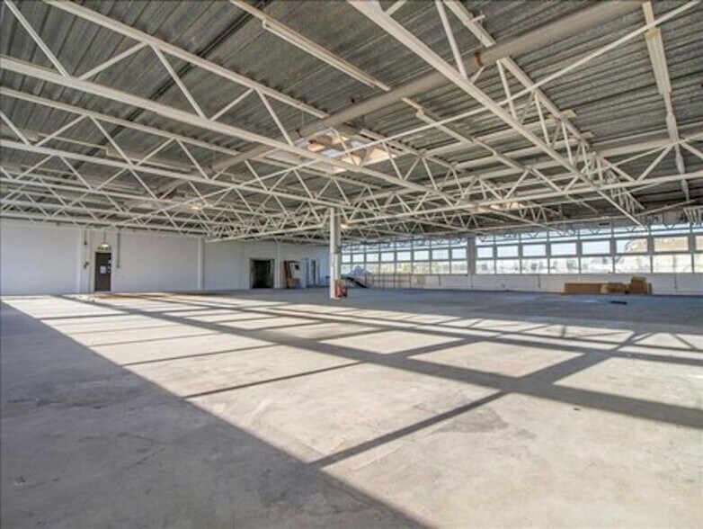 24 Scrubs Ln, London to rent - Building Photo - Image 3 of 7