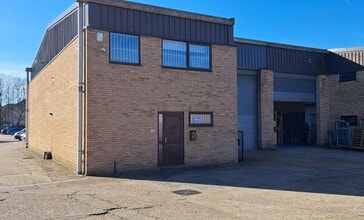 Eastern Rd, Aldershot to rent Building Photo- Image 1 of 3