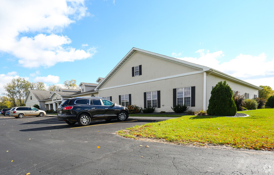 101 Wisconsin American Dr, Fond Du Lac, WI for sale - Primary Photo - Image 1 of 1