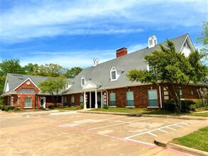 1115 Memorial Dr, Denison, TX for rent Building Photo- Image 1 of 15