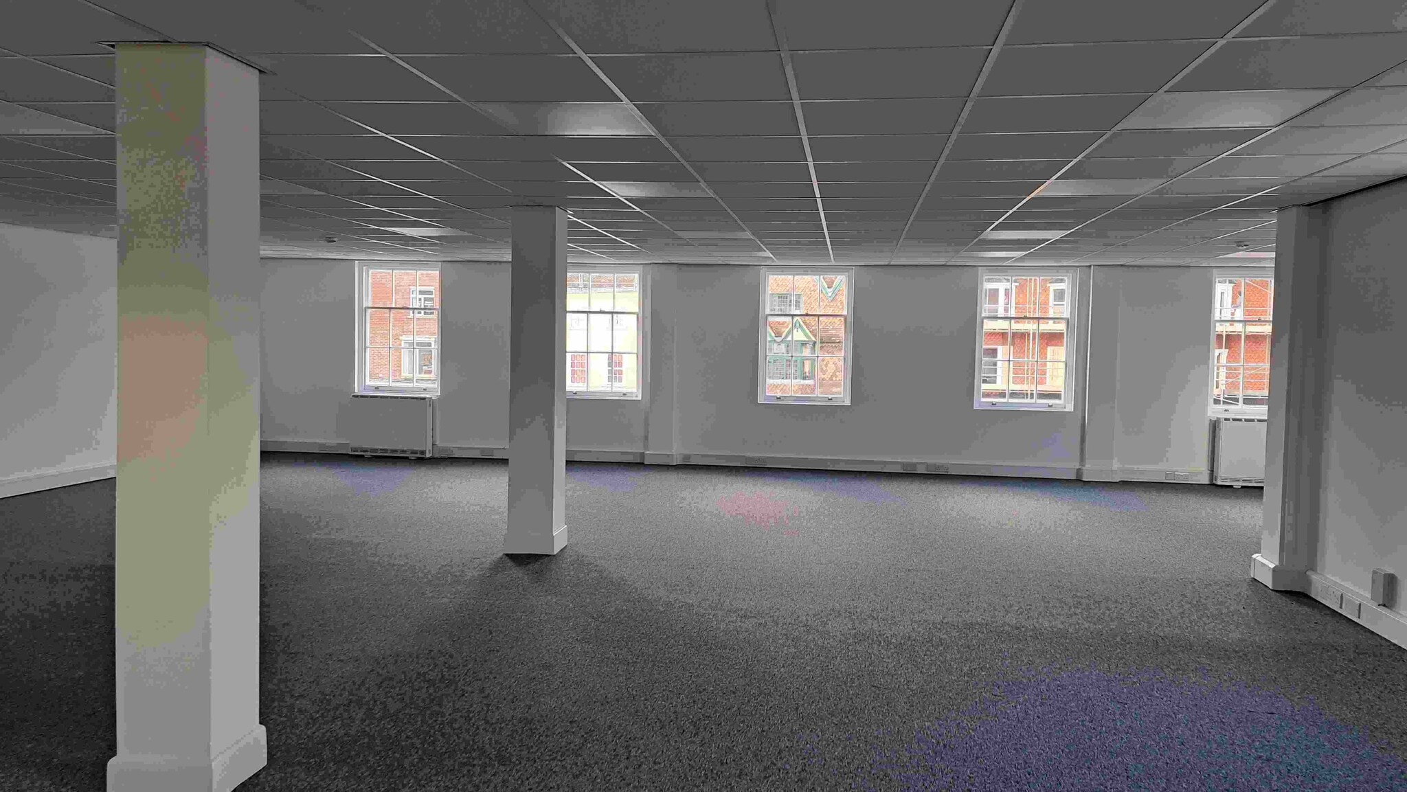 8-9 High St, Marlborough to rent Interior Photo- Image 1 of 2