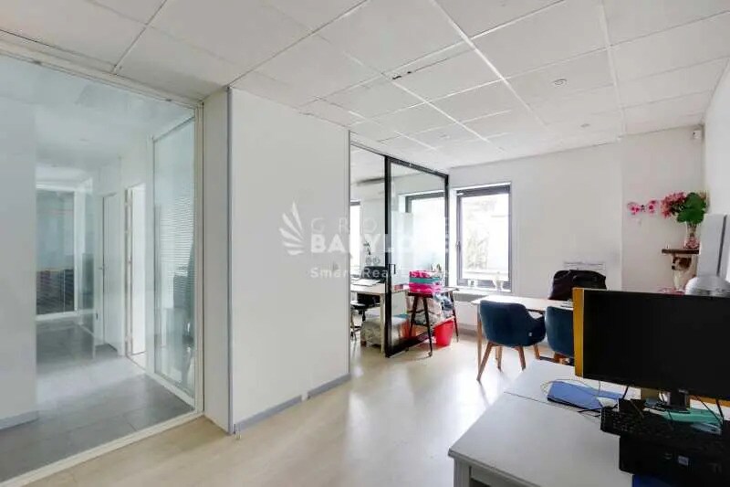 164-170 Rue Victor Hugo, Levallois-Perret for sale Interior Photo- Image 1 of 13