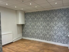 4 High St, Winslow to rent Interior Photo- Image 2 of 4