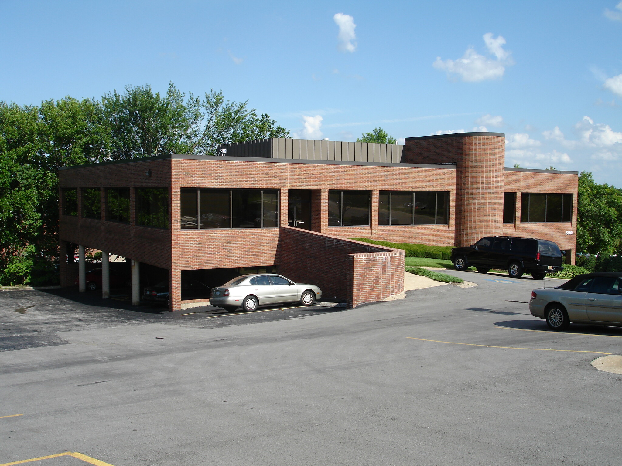 5350 W 94th Ter, Prairie Village, KS for rent Building Photo- Image 1 of 3