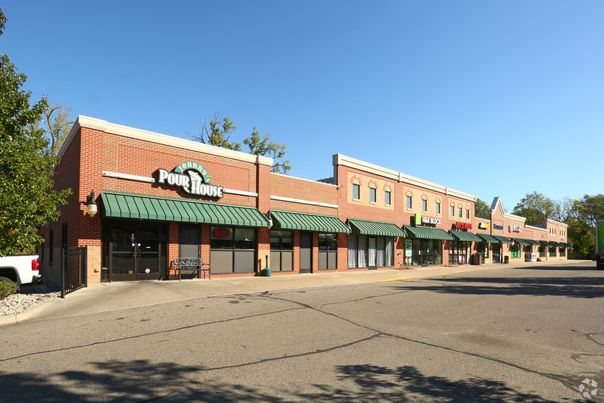 Bueche Shopping Center portfolio of 3 properties for sale on LoopNet.co.uk - Primary Photo - Image 2 of 3