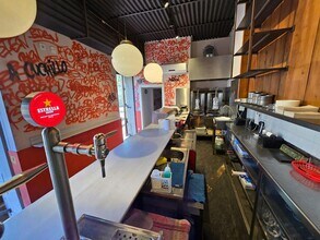 Retail in Barcelona, Barcelona to rent Interior Photo- Image 2 of 10