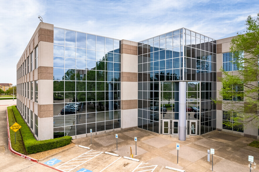 2900 W Plano Pky, Plano, TX for rent - Building Photo - Image 1 of 6