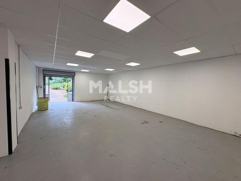 Light Industrial in MARCILLY-D'AZERGUES to rent - Interior Photo - Image 2 of 10