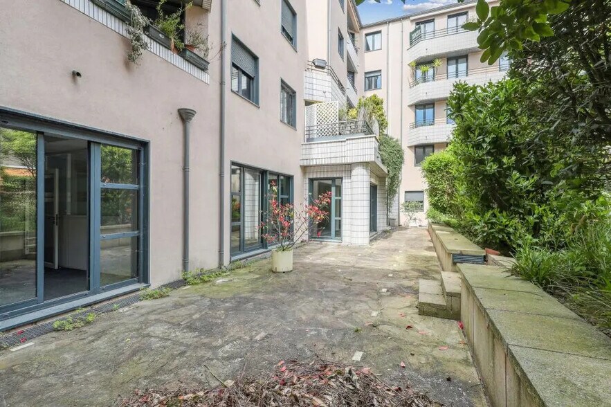 11 Allée Nicéphore Niepce, Vincennes to rent - Building Photo - Image 3 of 9