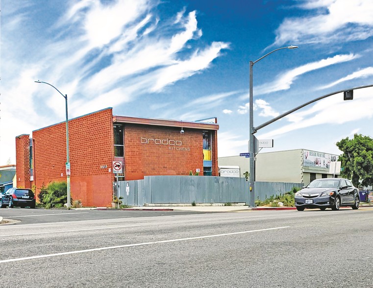 5350 Venice Blvd, Los Angeles, CA for sale - Primary Photo - Image 1 of 36