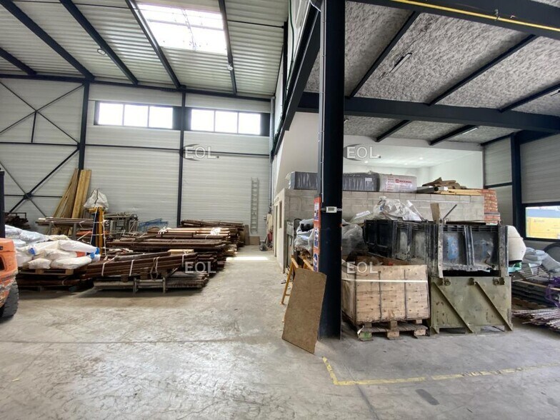 Light Industrial in Viry-Châtillon to rent - Interior Photo - Image 3 of 4