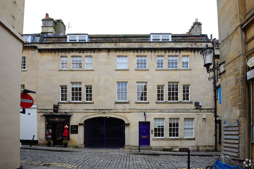 4 Queen St, Bath to rent - Building Photo - Image 2 of 4