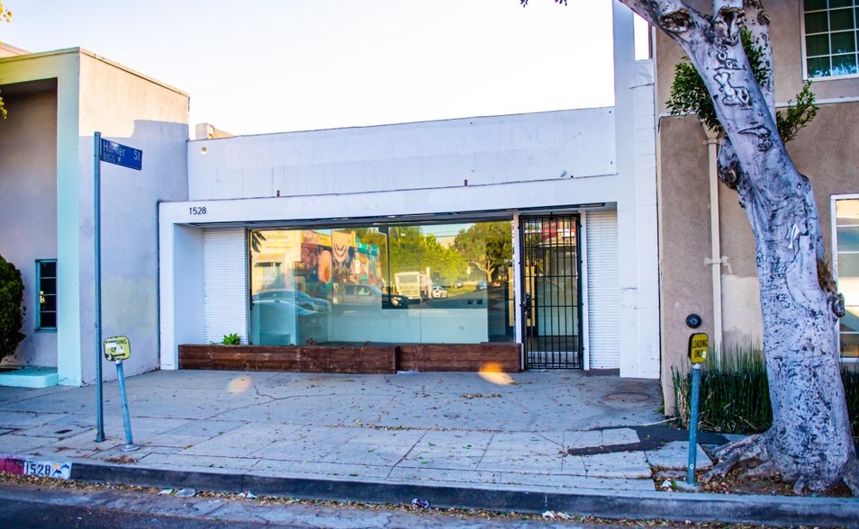 1528 S Robertson Blvd, Los Angeles 90035 UK