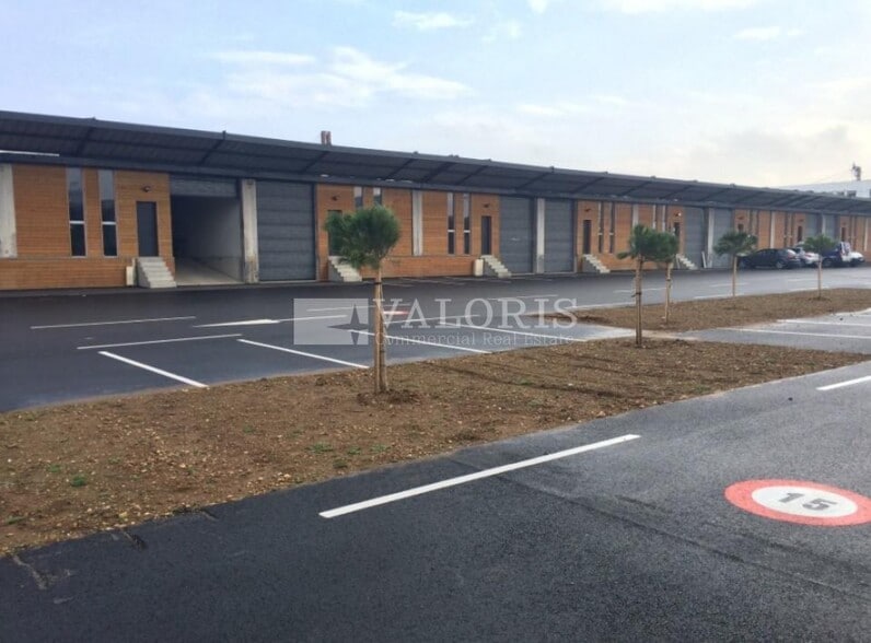 Light Industrial in Saint-Priest to rent - Building Photo - Image 1 of 7