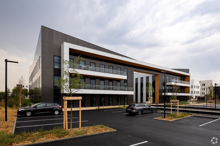 2 Bis Rue Marcel Dassault, Genas to rent - Building Photo - Image 3 of 5