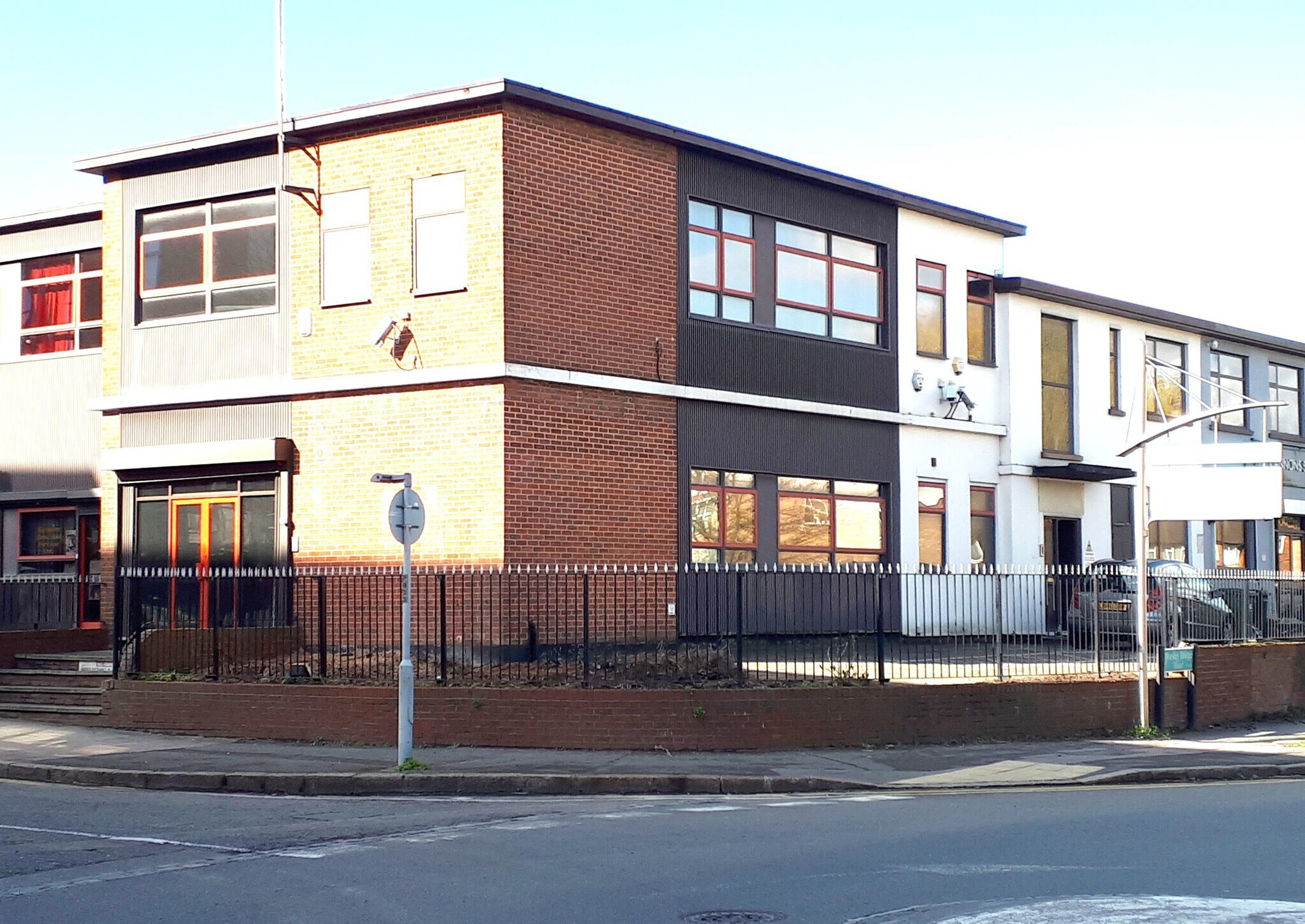Worsley Bridge Rd, London for sale Primary Photo- Image 1 of 1