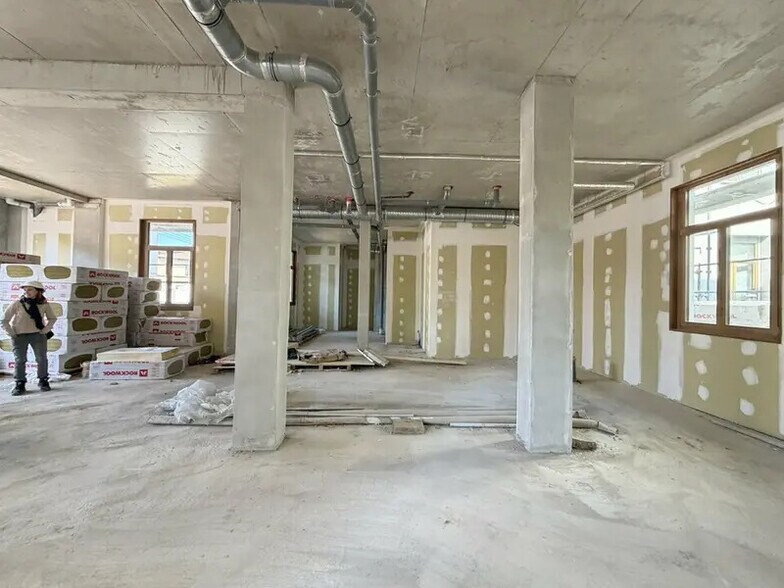 21 Rue De La Soie, Villeurbanne to rent - Interior Photo - Image 1 of 5