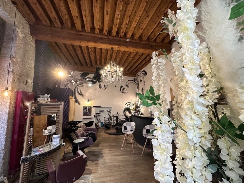 Retail in Lyon 1er Arrondissement to rent - Building Photo - Image 2 of 6