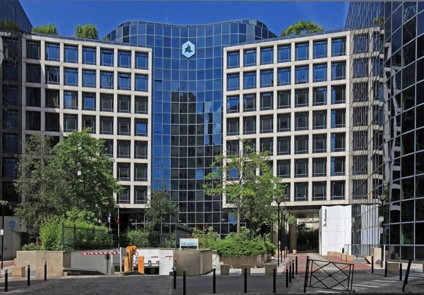 47 Rue Louis Blanc, Courbevoie to rent - Building Photo - Image 2 of 14