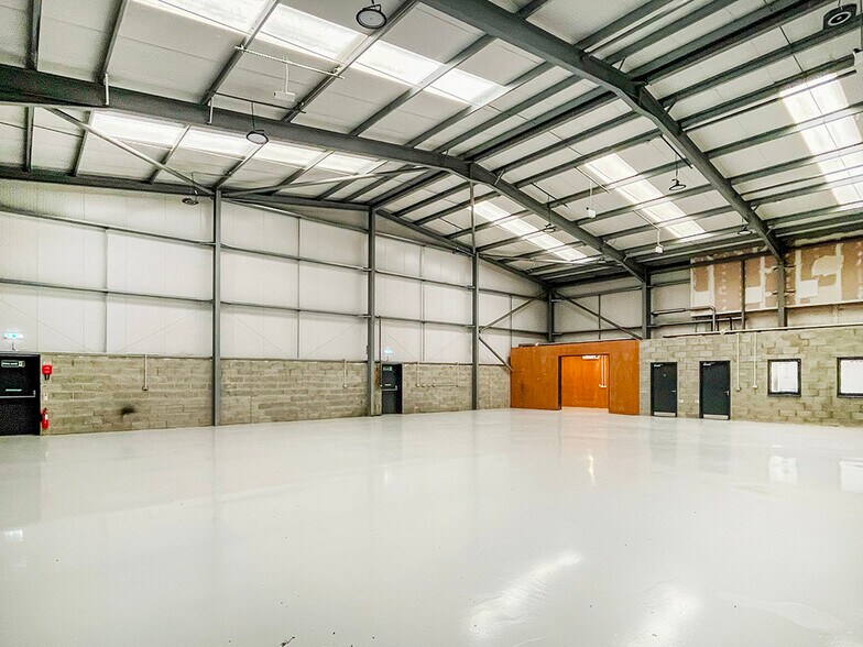 5B Blacknest Rd, Alton for sale - Interior Photo - Image 3 of 11