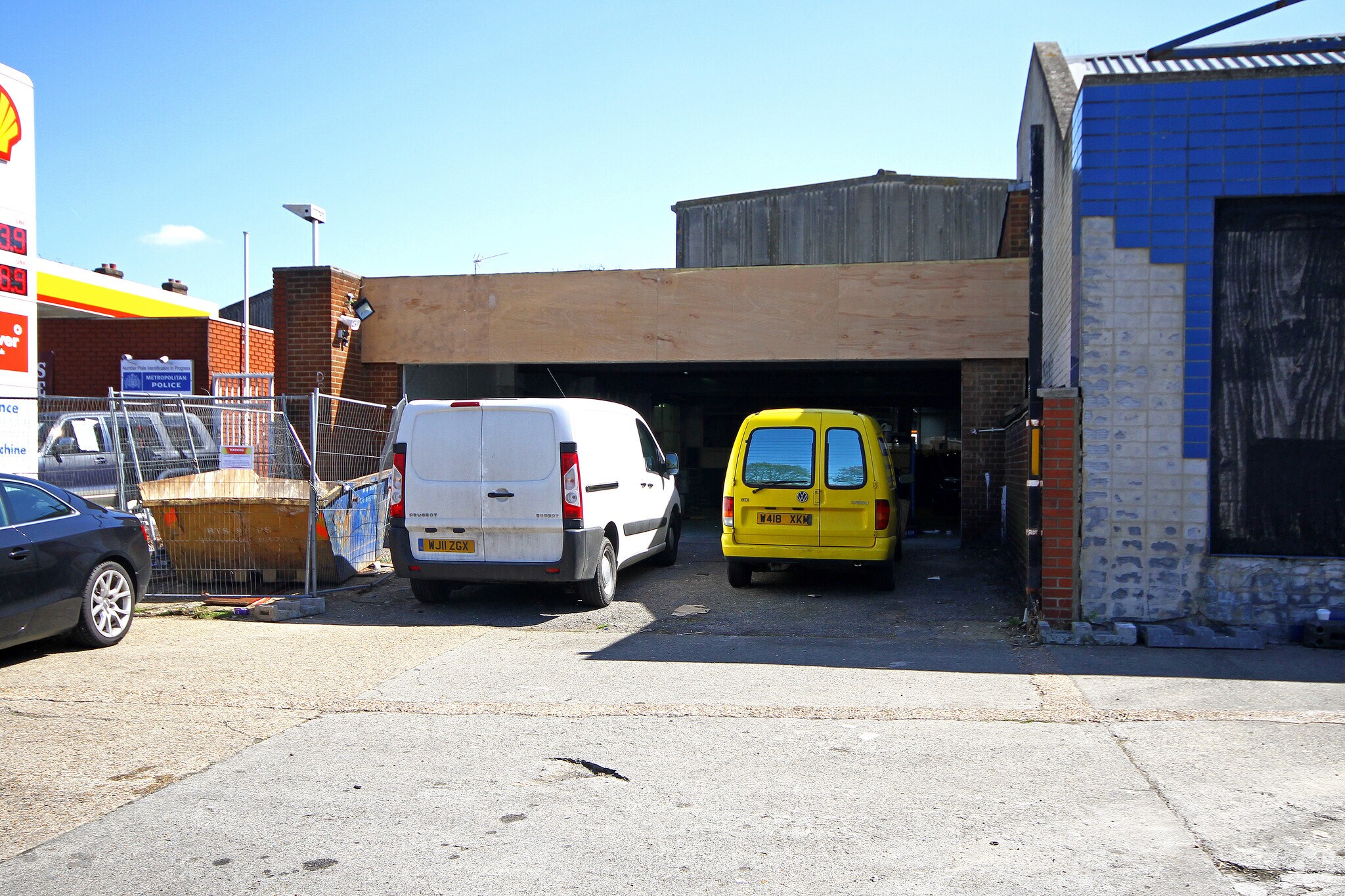 313 The Roundway, London for sale Primary Photo- Image 1 of 1