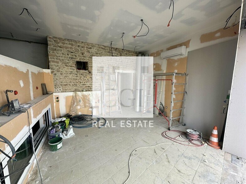 82 Avenue Charles De Gaulle, Caluire-et-Cuire to rent - Interior Photo - Image 2 of 11