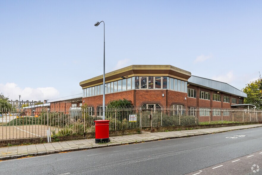 Willow Walk, London for sale - Primary Photo - Image 1 of 1