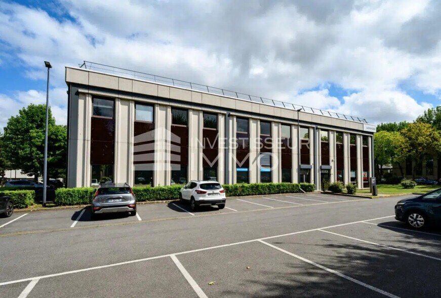 Light Industrial in Antony to rent - Building Photo - Image 1 of 2