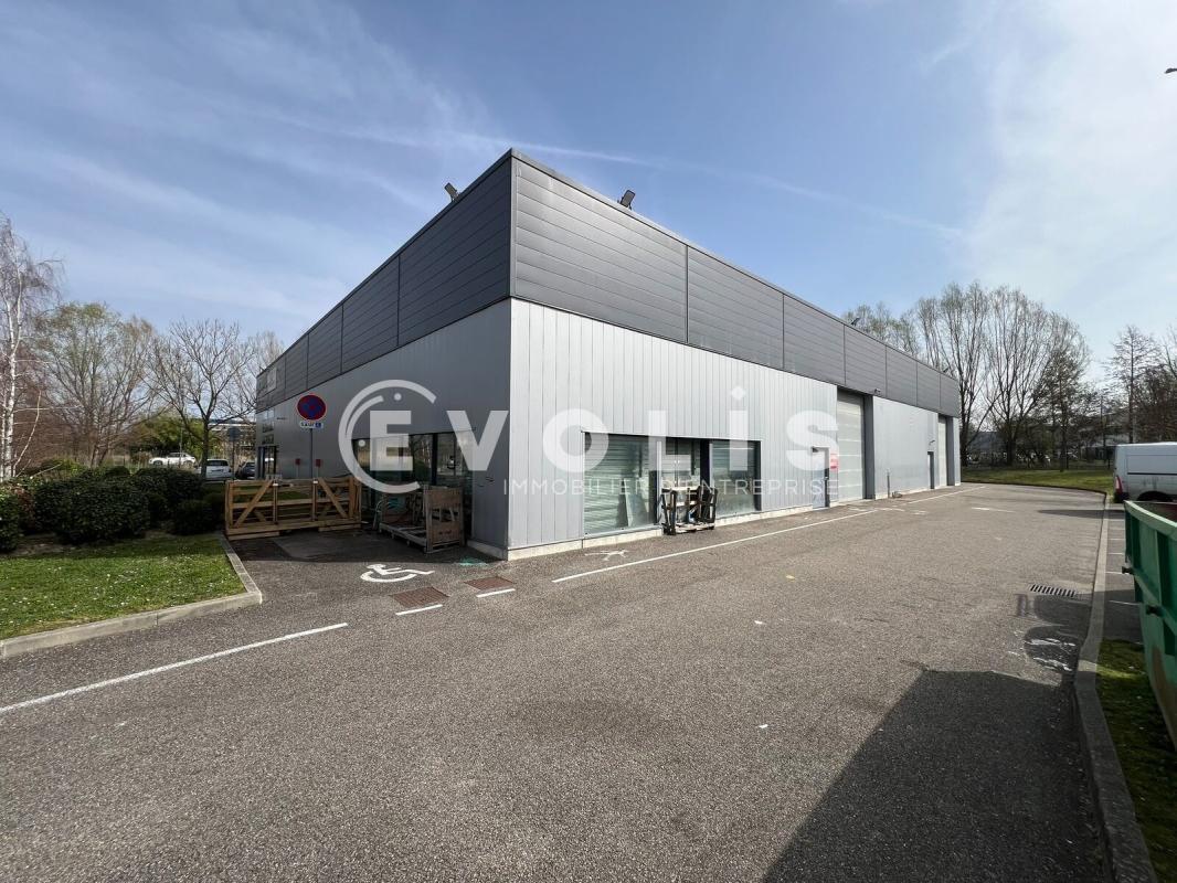 Rue Louis Braille, Bourgoin-Jallieu to rent Building Photo- Image 1 of 17
