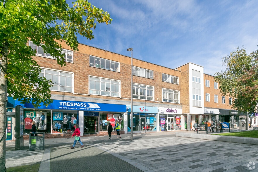 236-238 Marlowes, Hemel Hempstead to rent - Building Photo - Image 2 of 3