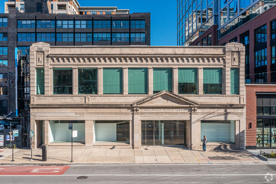 210-216 W Chicago Ave, Chicago, IL for rent - Building Photo - Image 2 of 5