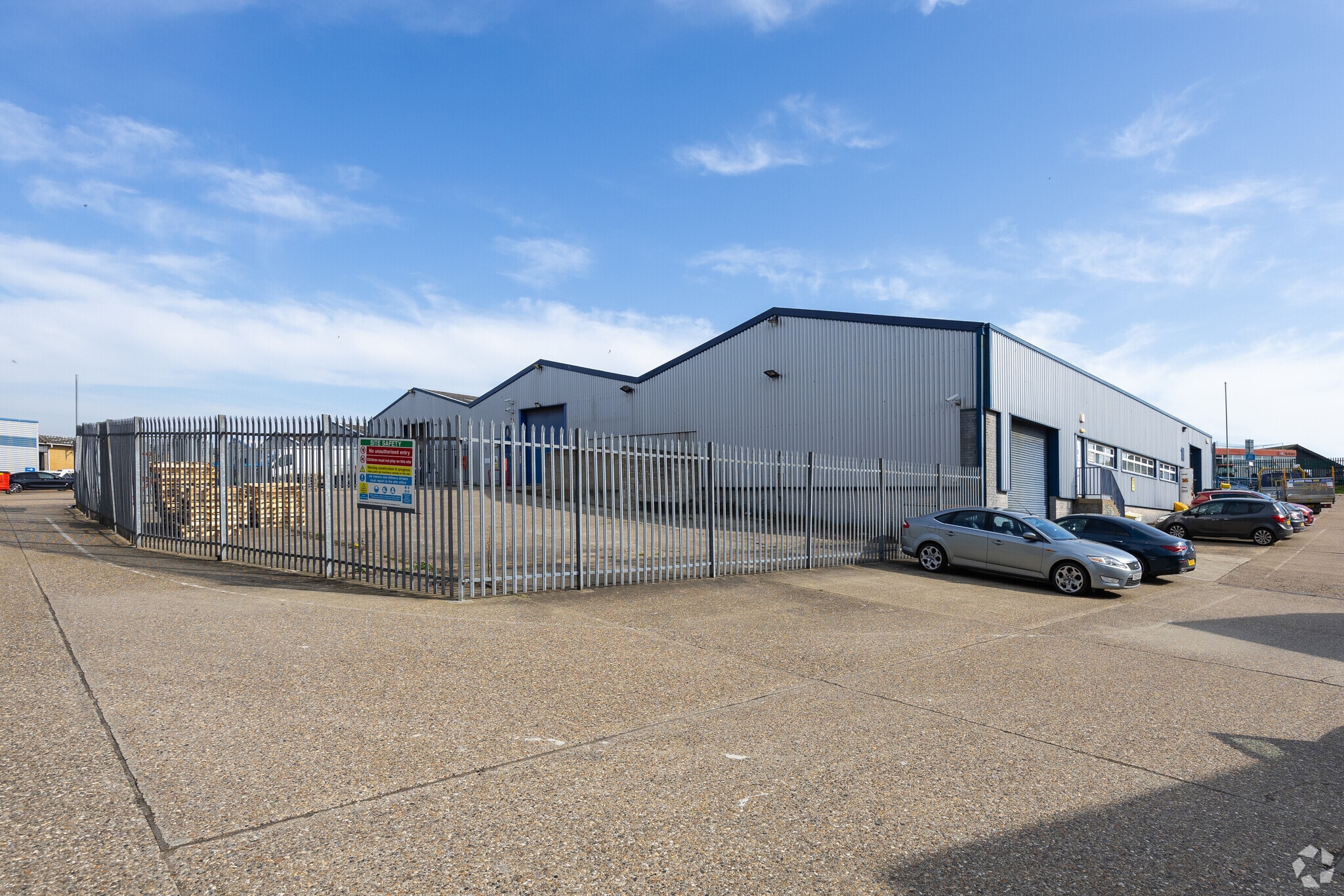 Henwood, Ashford to rent Primary Photo- Image 1 of 6