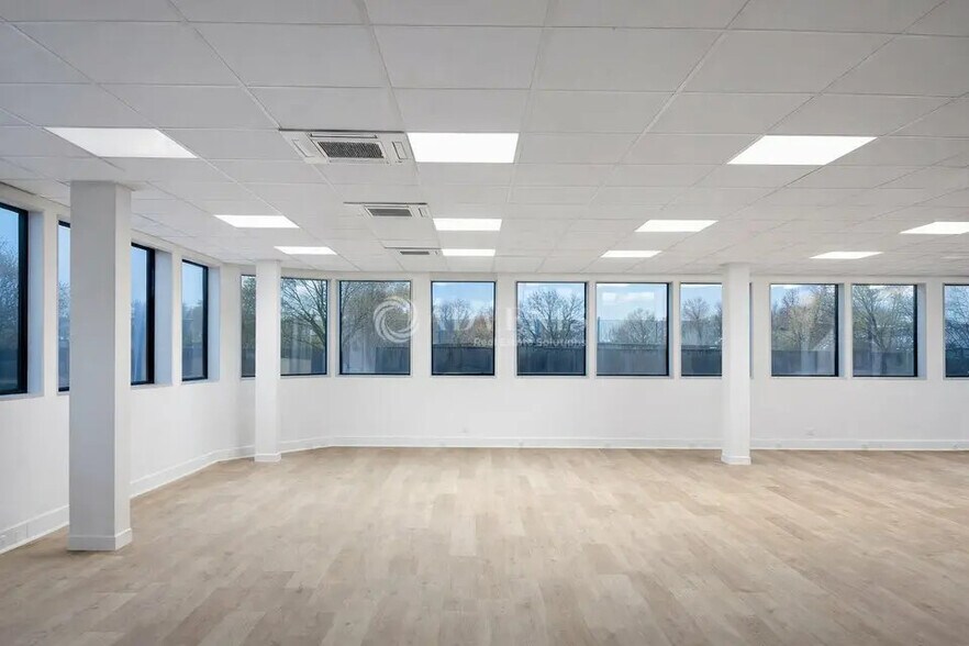 Office in Malakoff to rent - Building Photo - Image 1 of 6