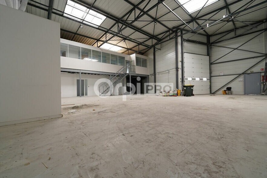 36 Rue Champ Dolin, Saint-Priest to rent - Interior Photo - Image 1 of 6