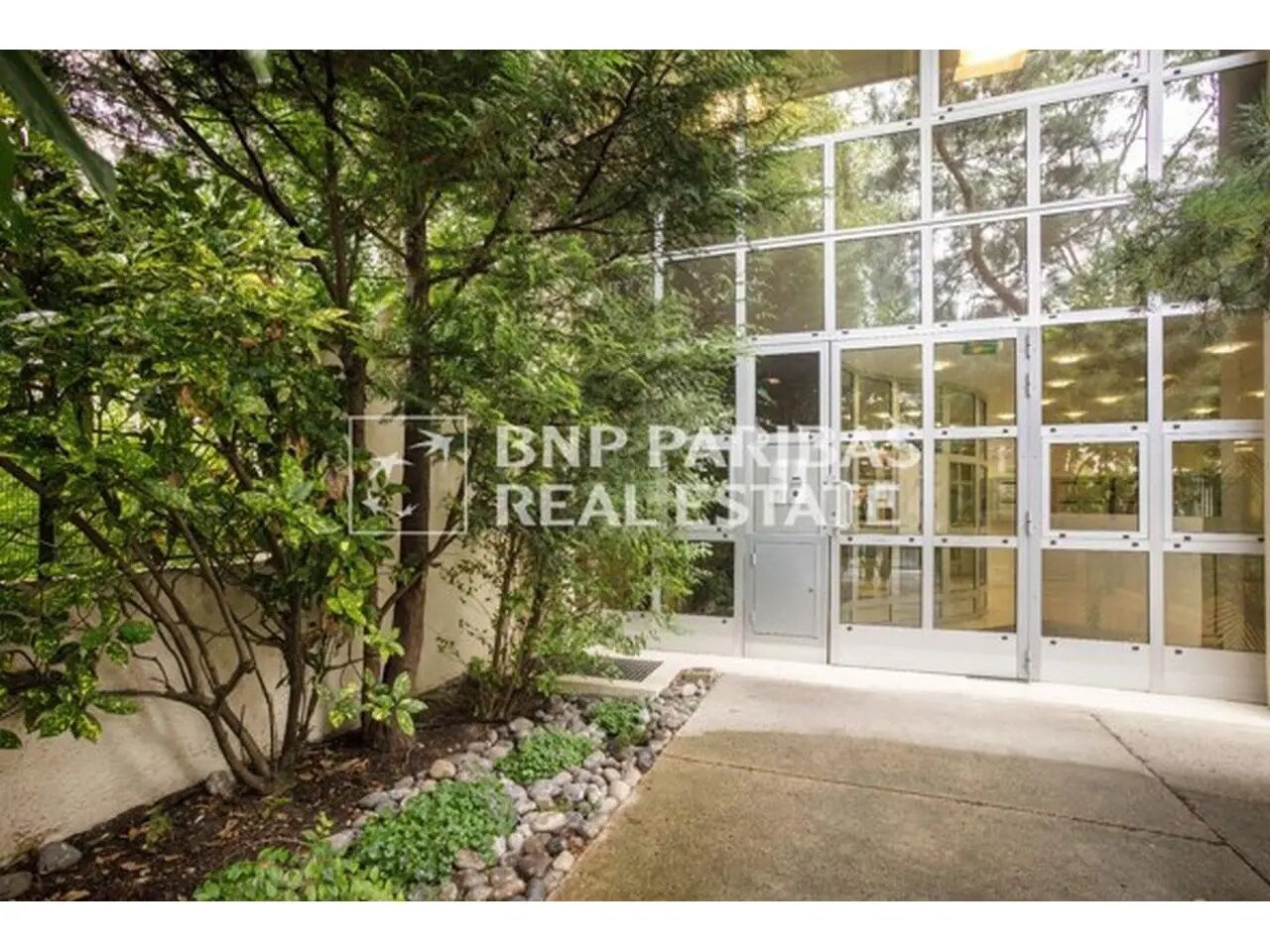 Office in Courbevoie to rent Lobby- Image 1 of 3