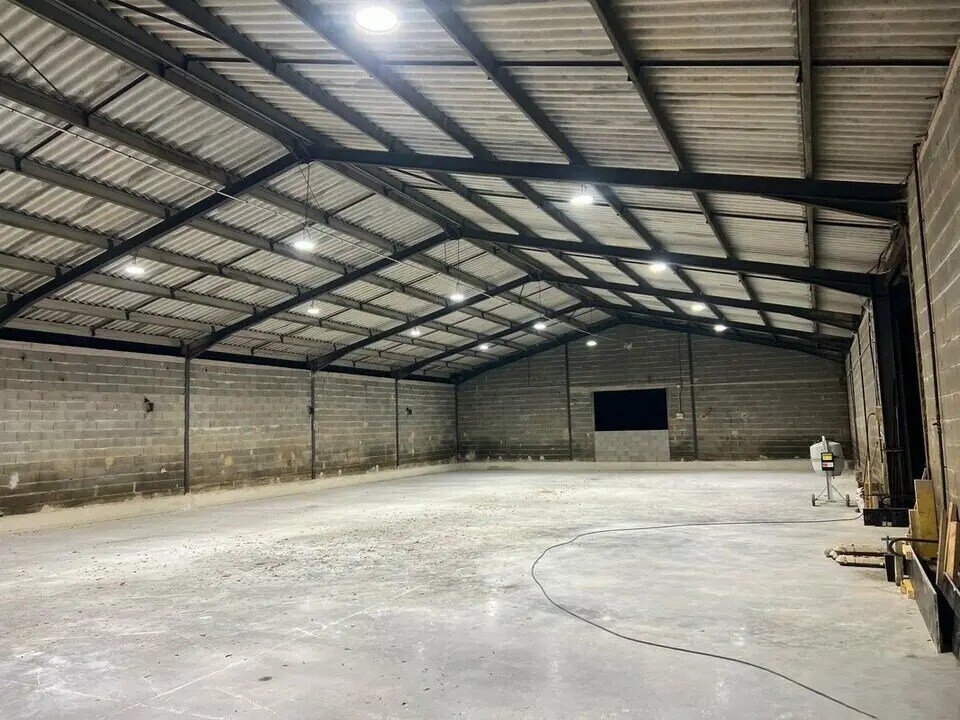Location Entrepôt 475 m² - Photo 1