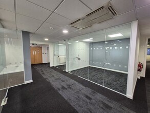 Unit 1 Pepper Rd, Stockport to rent Interior Photo- Image 2 of 11