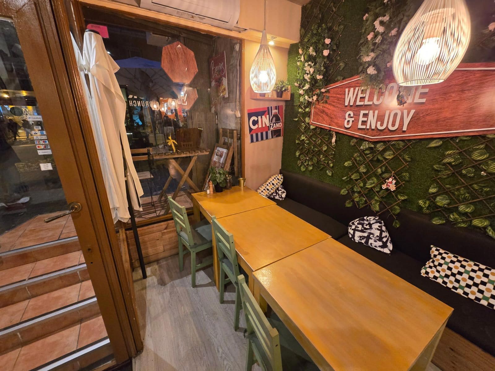 Retail in Barcelona, Barcelona to rent Interior Photo- Image 1 of 13