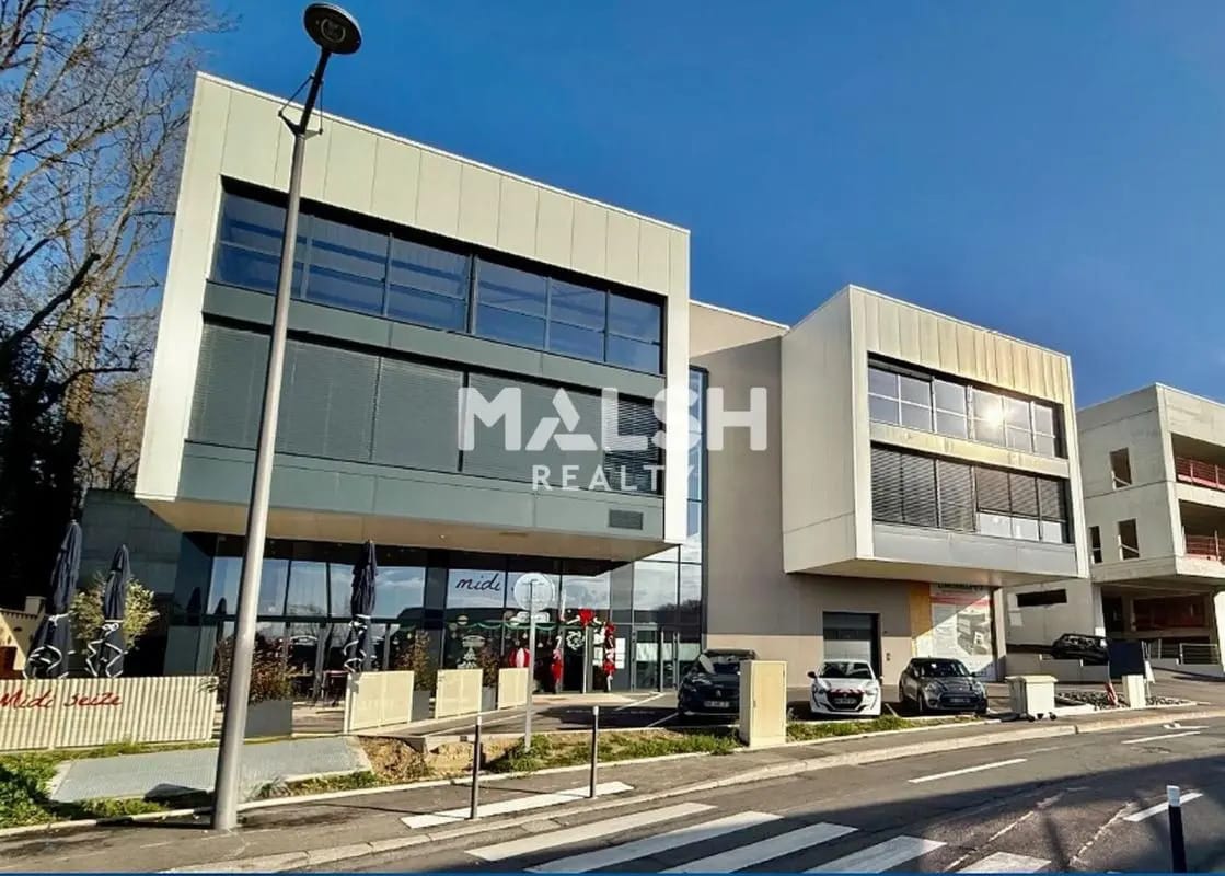 Office in Limonest for sale Building Photo- Image 1 of 12