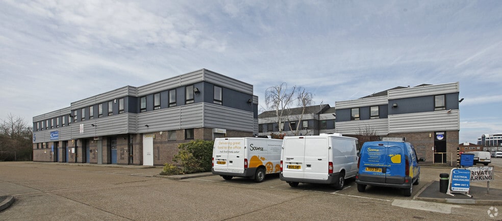 Commerce Rd, Brentford to rent - Building Photo - Image 2 of 28