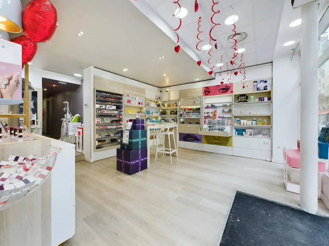 Retail in Paris to rent Interior Photo- Image 1 of 1