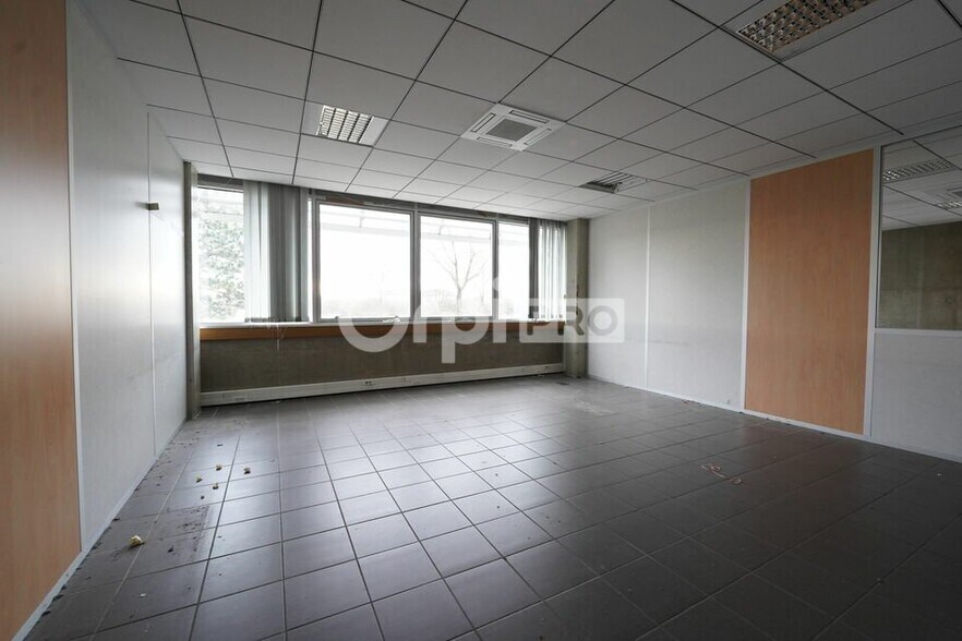 12 Rue Edison, Bron to rent - Interior Photo - Image 3 of 19