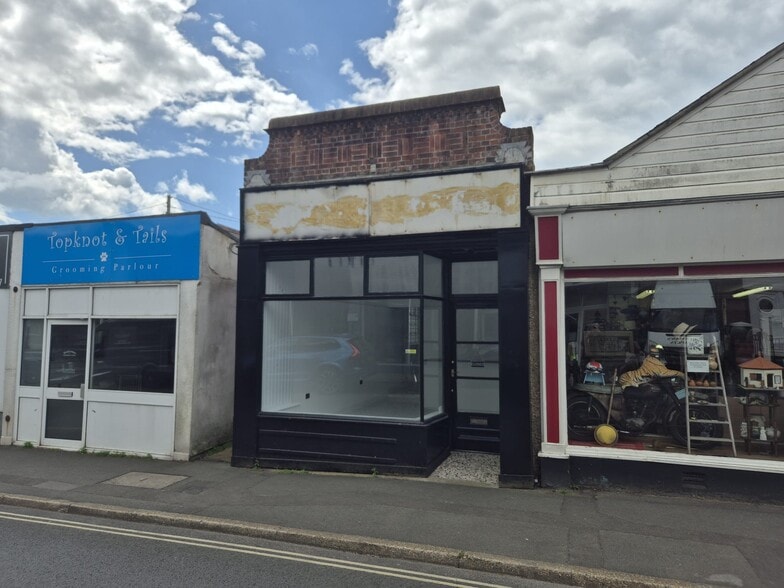 30 Avenue Rd, Freshwater to rent - Building Photo - Image 1 of 1