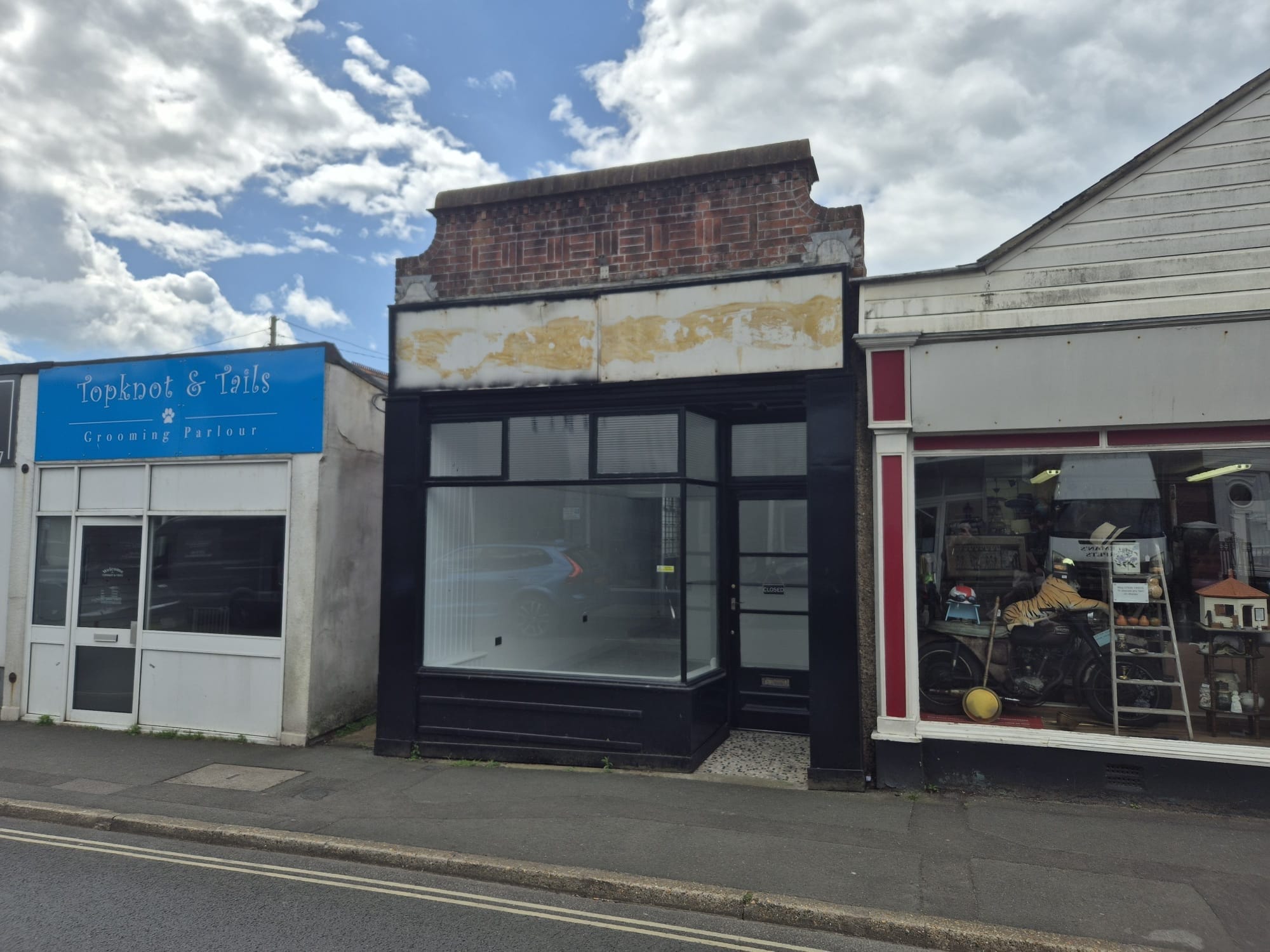 30 Avenue Rd, Freshwater to rent Building Photo- Image 1 of 2