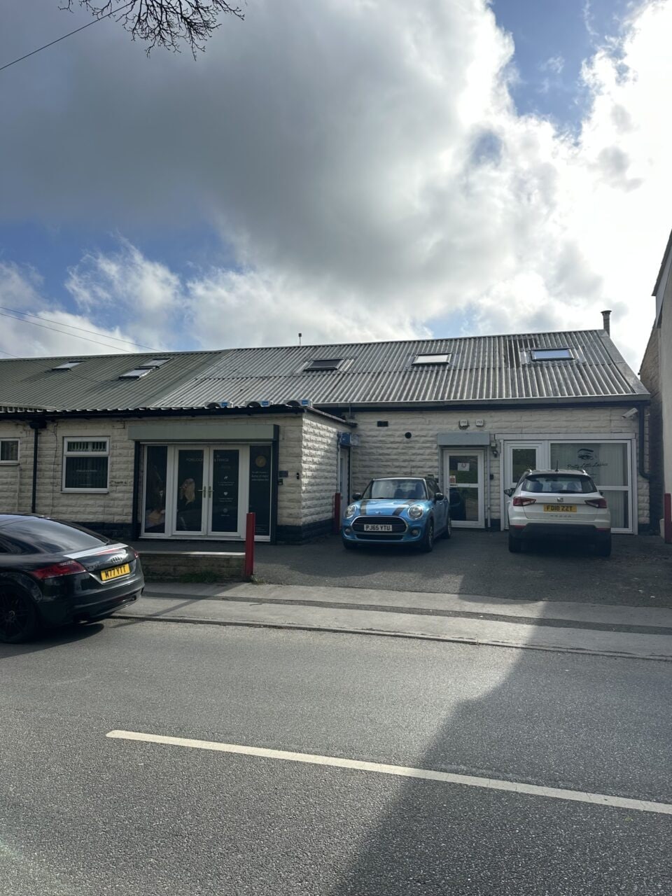 6 Station Rd, Skelmanthorpe to rent Primary Photo- Image 1 of 2