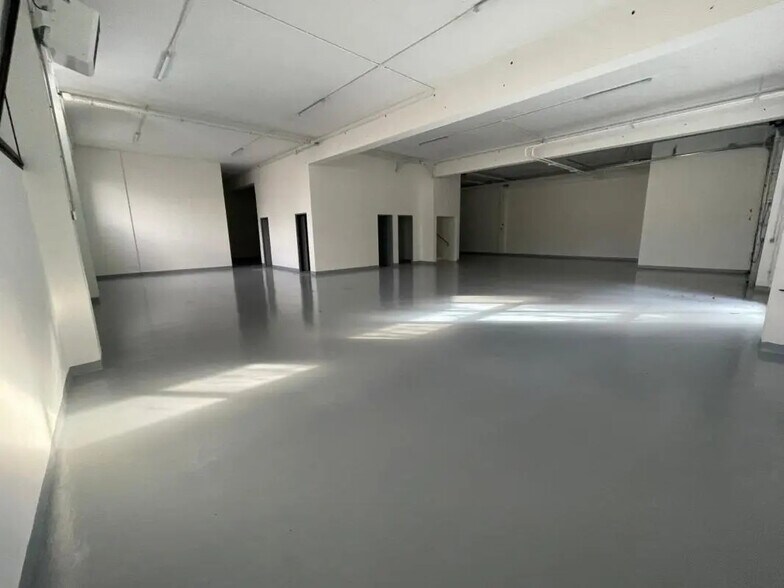 Industrial in Nanterre to rent - Building Photo - Image 2 of 20