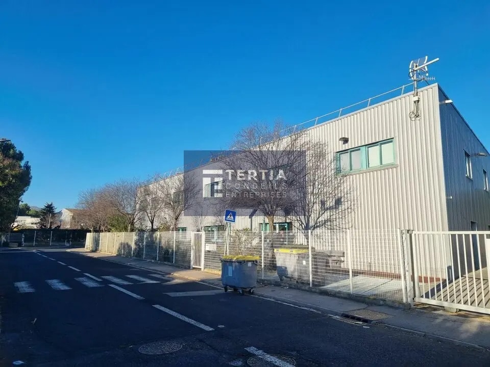 Location Bureaux 970 m² - Photo 1
