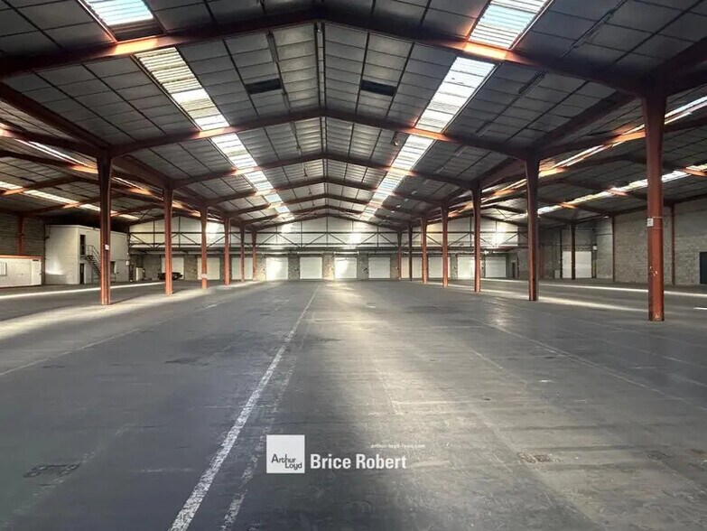 8 Avenue De L'Industrie, Corbas to rent - Building Photo - Image 3 of 5