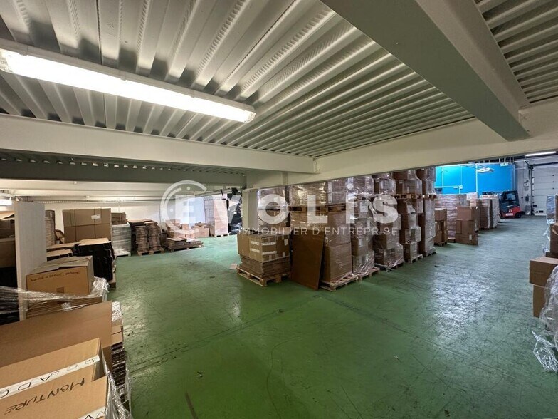 Light Industrial in Montreuil to rent - Interior Photo - Image 1 of 8